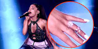 Grande was previously engaged to saturday night live star pete davidson. Ariana Grande Gives Pete Davidson Back 100k Ring After Split Tmz
