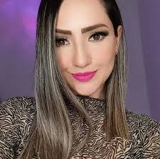 Kim Suarez's Instagram, Twitter & Facebook