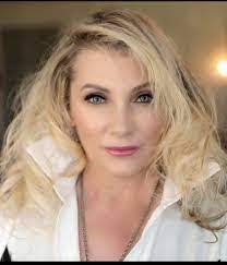 Kerri Melton's Instagram, Twitter & Facebook