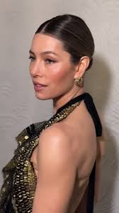 Last nights #CriticsChoiceAwards look ✨ Styled by @kattthompson with  Surface Hair, #JessicaBiel wore an elegant Satin Ribbon Chignon for this  year's look. With this style, it's like you're working with sections of