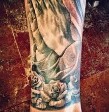 Justin Bieber Adds Roses To His Praying Hands Tattoo Popstartats Tatuagem Na Mao Desenhos Para Tatuagem Tatuagem Justin Bieber