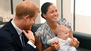 Prince harry and meghan markle kiss on the steps of st george's chapel in windsor castle after their wedding. Meghan Markle And Harry S 5 Cutest Moments With Son Archie Youtube