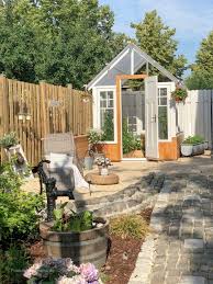 Greenhouse Ein Diy Gewachshaus Aus Alten Fenstern Fraulein Emmama In 2020 Outdoor Dekorationen Alte Fenster Garten Gewachshaus