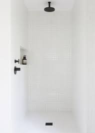 Magasin salle de bains paris, 14 rue brémontier : Une Douche Italienne Classique Salle De Bains Minimaliste Design Salle De Bain Minimaliste Salle De Bain Design