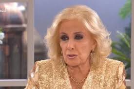 Fernando peña apunta con una pistola a mirtha legrand. Quien Se Atreve Mirtha Legrand Fue Victima De Burlas En Las Redes Nadie Se Animo A Tanto Minuto Neuquen