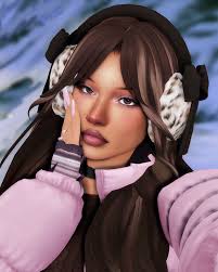 Everly Taylor ☆⋆｡𖦹°‧☆