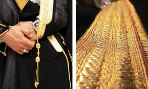 Camel hair specifically refers to the fur from the body of a camel, but more generally refers to the fibre (and cloth) that may be made from either pure camel hair or a blend of camel hair and another fibre. Traditional Modern The Saudi Man S Bisht Arab News