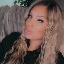 Natalie Townsend's Instagram, Twitter & Facebook