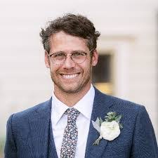 Mark Caine's Instagram, Twitter & Facebook