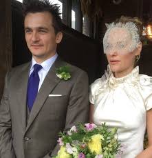 Young iris (kate winslet), young john (hugh bonneville), iris (judi dench), john (jim broadbent). Pin By Zermouni Nouressaid On Rupert Friend Quinn In Homeland Rupert Friend The Young Victoria British Actors