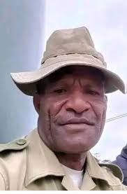 Handing over the PNG flag 🇵🇬to the family of Late Sgt Paul Kunjip 😭 at  his home village 💔😭