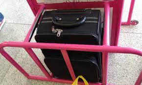 În conformitate cu noile reguli, bagajul de mână gratuit la wizz air trebuie să se încadreze în dimensiunile 40x30x20 cm. Wizz Air SchimbÄƒ Politica De Bagaje De La 1 Noiembrie Ce Trebuie SÄƒ È™tii Dumitru Ciorici