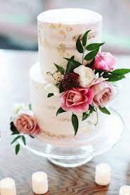 Whether your cake is one or six tiers, iced with white frosting or totally naked, flowers are the perfect way to take it to the next level. Pin On Dessert Table Ideas