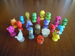 Cet oeuf géant kinder surprise est couvert de pâte à modeler play doh et est bien sûr. Kinder Jouets Surprise Rubber Kinder Surprises Jouets Etsy