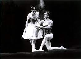 A smooth, distinctive perfume, it was introduced in 2004. Carla Fracci And Rudolf Nureyev In Giselle At Milan S Teatro Alla Scala In 1974 Nureyev Rudolf Nureyev Ballet Photos
