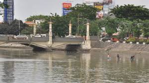 Tempat yang tak disangka dan best giler untuk bercuti. Memancing Bahaya Di Kalimas Surabaya Suara Surabaya