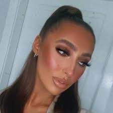 Dixie York's Instagram, Twitter & Facebook