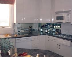 Amazing gallery of interior design and decorating ideas of mirrored kitchen backsplash in kitchens by elite interior designers. Kitchen With Mirror Backsplash Nbizococho