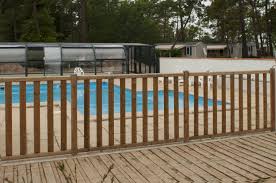 Installez Un Systeme De Protection Certifie Conforme Securite Barriere Piscine Agencement Pratique Barriere Piscine Piscine Bois Piscine