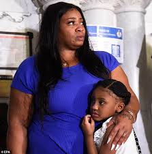 Gianna floyd sadly buried her dad, george floyd, this week, after he was senselessly murdered over the memorial day holiday in minneapolis. Kanye West To Pay For George Floyd S Daughter S College Tuition Daily Mail Online