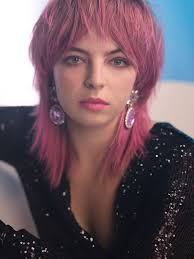 Frauen Frisur Kollektion Intercoiffure Suisse Disrupted Elegance