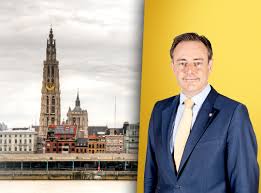 Vanaf 2020 zal het steen bezoekers informeren over de geschiedenis van antwerpen. Stadsarcheologen Graven Naar Het Verleden Van De Kaaien N Va Stad Antwerpen