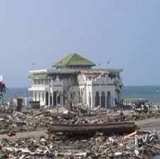 Geger ancaman tsunami setinggi 20 meter, begini analisis staf ahli ugm. Sangat Menginsafkan Ustaz Mohd Noor Mamat Tersentuh Lihat Kesan Tsunami 2004 Di Acheh Vanilla Kismis