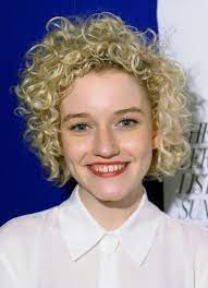 Julia Garner Google Search Julia Garner Julia Curly Hair Styles