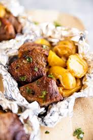 These Garlic Butter Steak And Potato Foil Packets Are An Easy Family Dinner Recipe For Summer In 2020 Summer Dinner Recipes Grill Foil Packet Potatoes Grilled Dinner