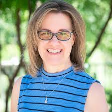 Lori Carlson's Instagram, Twitter & Facebook