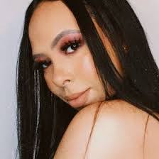 Alice Sousa's Instagram, Twitter & Facebook