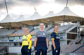 Trio to stay at Utilita Bowl with Hampshire