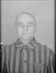 Il est la seule personne connue internée de son propre gré dans le camp. Holocaust Memorial Day Trust Witold Pilecki