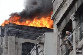 Un article de fumeur pourrait être en cause Important Incendie Dans Le Vieux Montreal La Presse
