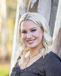 Roxanne Spearman's Instagram, Twitter & Facebook