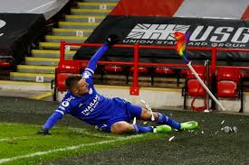 Хавбек псж идрисса гей наказан двухматчевой дисквалификацией за грубый фол в матче 1/2 финала лиги чемпионов против манчестер сити (1:2). Vardy Writes Pro Lgbt Message On Rainbow Laces Corner Flag He Smashed Celebrating Leicester Goal Goal Com