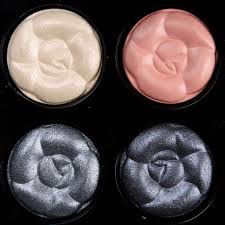 Si la violence fut, un temps, partagée, les périodes plus récentes voient la naissance du guerrier, celui qui, au sein de la société, a désormais la possibilité d'exercer seul la violence sur d'autres groupes… Chanel Au Fil De L Eau 358 Eyeshadow Quad Review Swatches