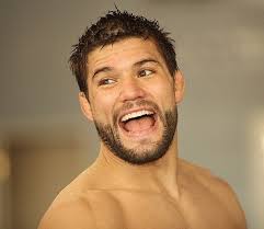 Lutador do UFC cria polêmica sobre casamento gay