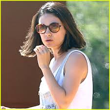 Mila kunis long center parted hairstyle: Mila Kunis Debuts A Short New Haircut Mila Kunis Just Jared