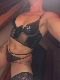 Burçin Erol on X: Takımı çok sormuşsunuz kızlar MA VİE PRİVÉE :)  t.coWDP6z1ZsbH  X