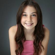 Isabella Snell's Instagram, Twitter & Facebook