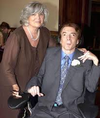 John paul getty iii arriving at westminster cathedral in london for the memorial service for his father, billionaire philanthropist paul getty, in 2003. 18 Alles Geld Der Welt Ideen In 2021 Christopher Plummer Reiche Manner Der Marsianer