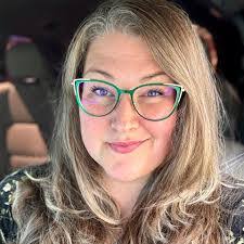 Lisa Senger's Instagram, Twitter & Facebook