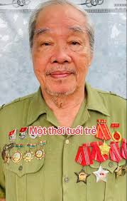 Cụ ông nhắn tìm đồng đội viral trên TikTok: Khi ấy chúng tôi mới đôi mươi,  có 2 kí muối, 2 lạng bột ngọt mà xẻ dọc Trường Sơn