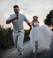 Mit Dir Laufe Ich Bis Ans Ende Der Welt Und Wieder Zuruck Anajohnson Hochzeitsfotos Braut Hochzeit
