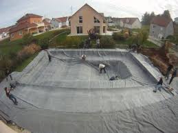 pose de la bache piscine naturelle piscine piscine diy