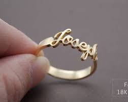 Rantai leher aara freesia kalaulah kita hadiahkan untuk ibu tersayang sempena hari ibu tentu merapatkan lagi dan mengeratkan hubungan anak dan ibu dengan kasih sayang yang lebih tulen setulinnya swarovski pearls dan seanggunnya. Gothic Name Ring Custom Name Ring Personalized Name Ring Old English Name Rings Personalized Gift Mother S Day Gift Pr04f164 Gold Ring Designs Engagement Rings Couple Vintage Gold Engagement Rings
