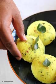 Whisk until no lumps remain then set aside to soak for 30 minutes. Rava Idli Sooji Idli Steamed Semolina Cakes Masalachilli A Complete Vegetarian Food Experience