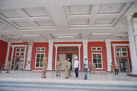 Dia mengatakan kakak tertuanya seumuran dan bersahabat dengan guntur soekarnoputera (kakak megawati). Gedung Megawati Sebenarnya Bisa Bikin Bu Mega Sakit Hati Dan Jasanya Dilupakan Rakyat