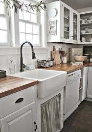 Nice 90 Rustic Kitchen Cabinets Farmhouse Style Ideas Https Livingmarch Com 9 Farmhouse Kitchen Backsplash Farmhouse Kitchen Cabinets Farmhouse Style Kitchen